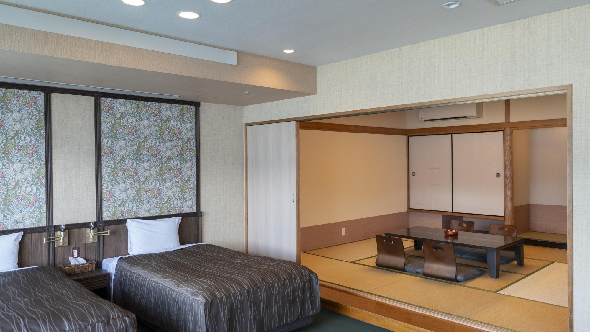 ◆ロイヤルスイート｜客室棟最上階（11階）に位置する当館最高ランクのスイートルームです。