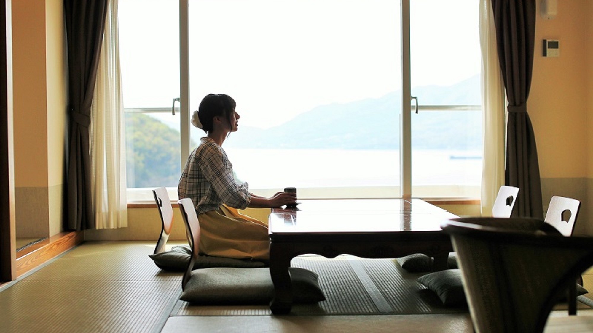 ◆和洋室｜瀬戸内の空と海を臨むオーシャンビューのお部屋でゆったりとお過ごしください。