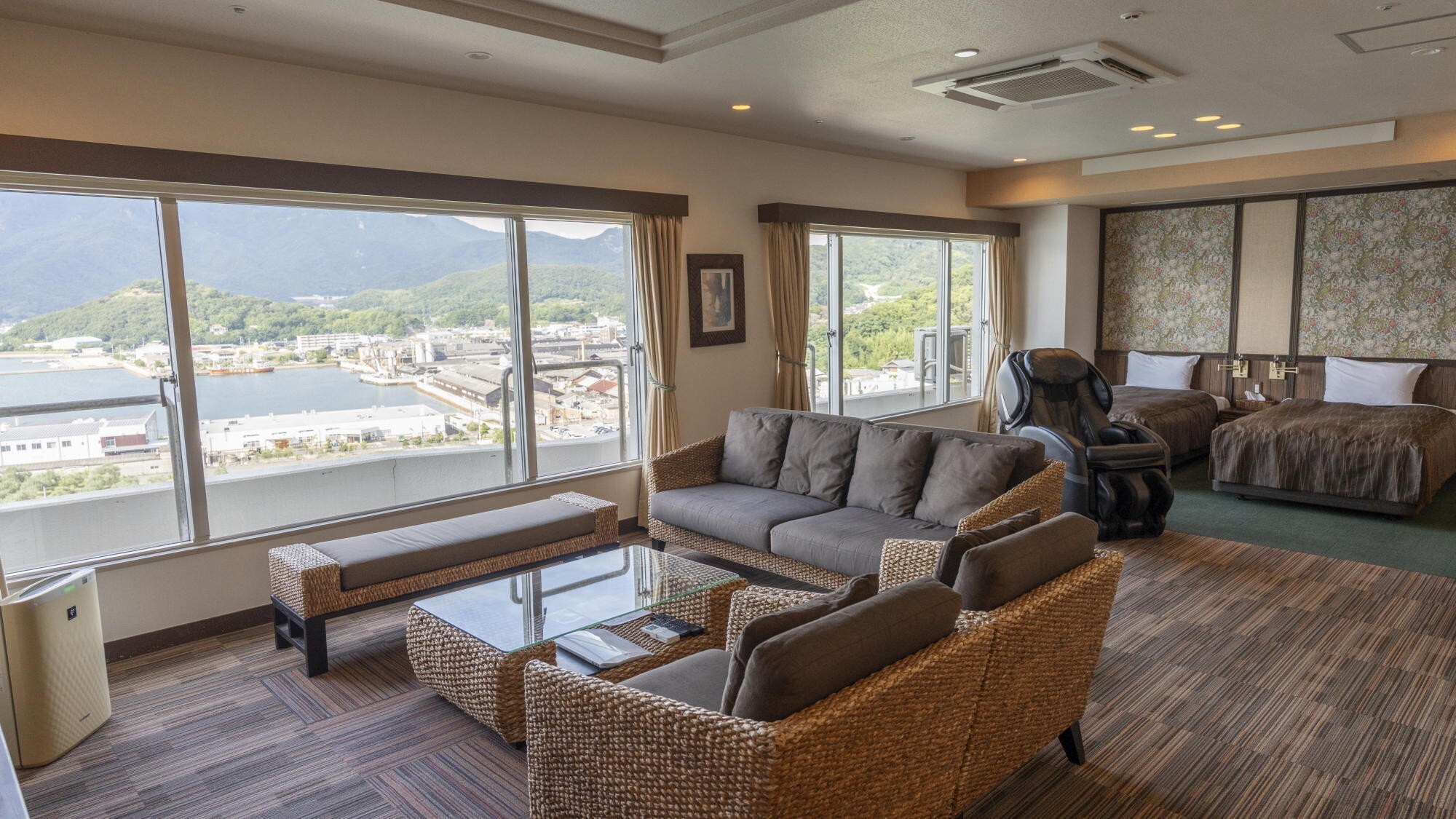 ◆ロイヤルスイート｜客室棟最上階（11階）に位置する当館最高ランクのスイートルームです。