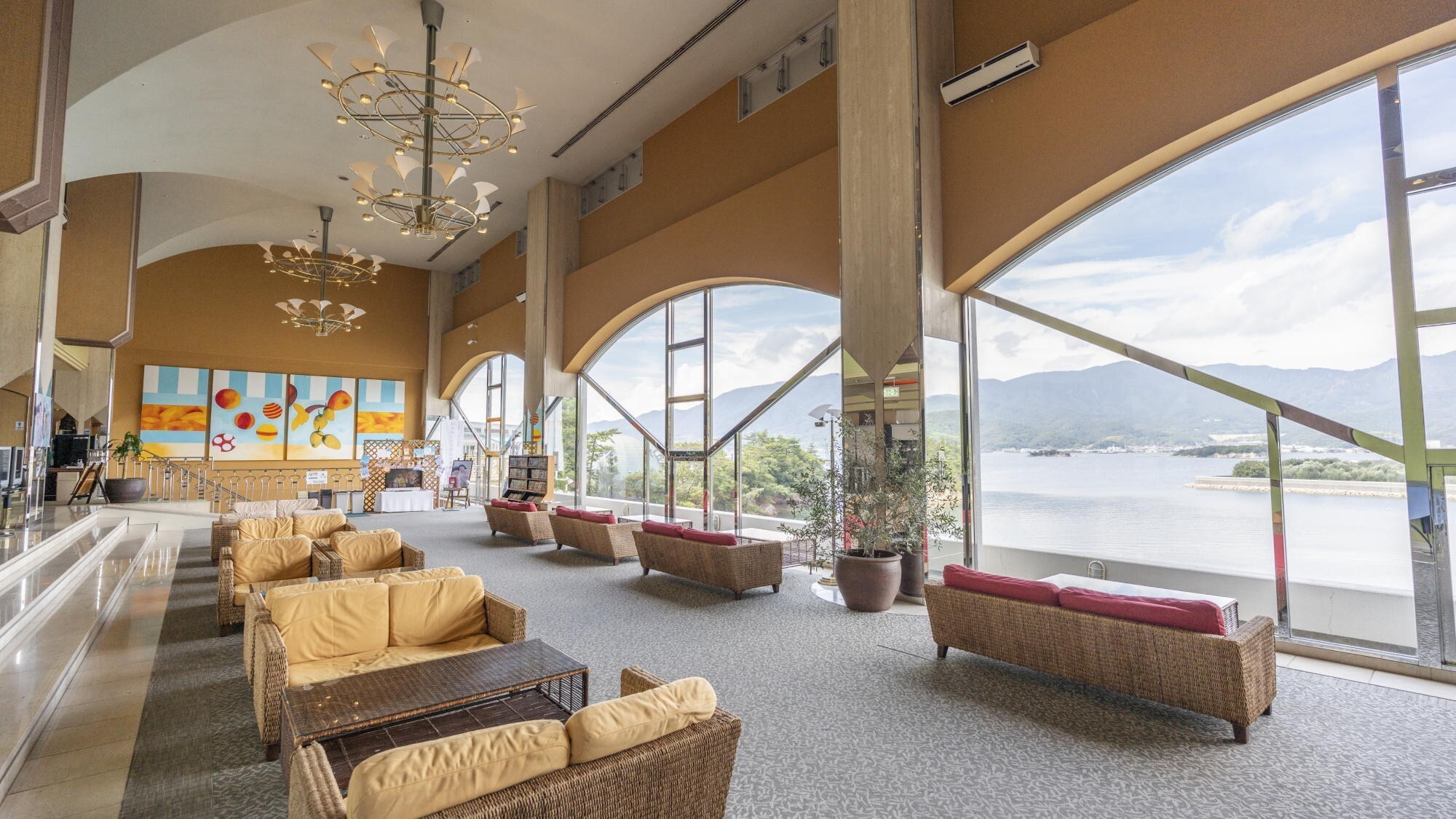 ◆ロビー｜スペースの一角にはセルフサービスのコーヒーマシーンを設置しております。 