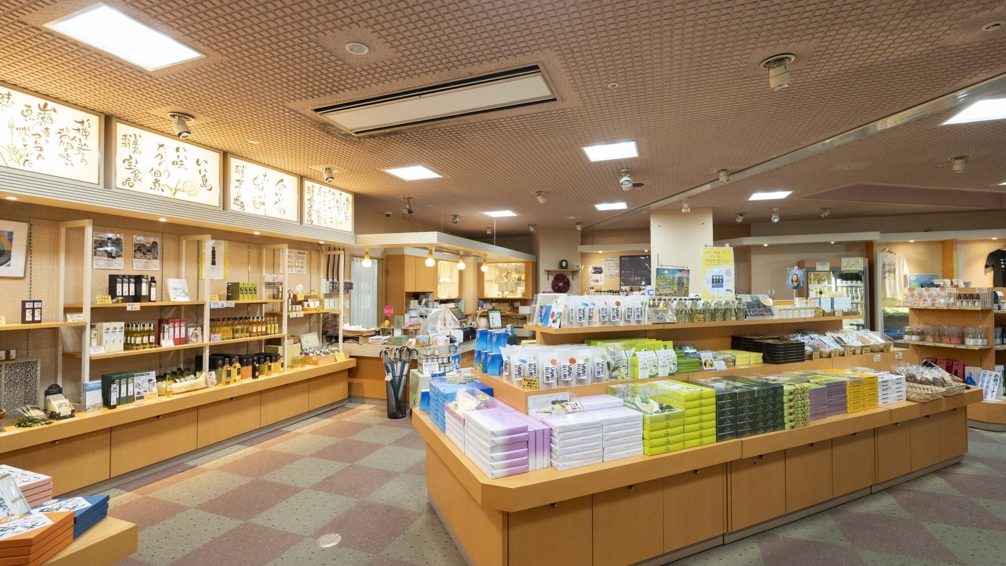 ◆売店ショップ「オリーブ」｜島のお土産は良いものいっぱい！品揃え豊富なショップです。