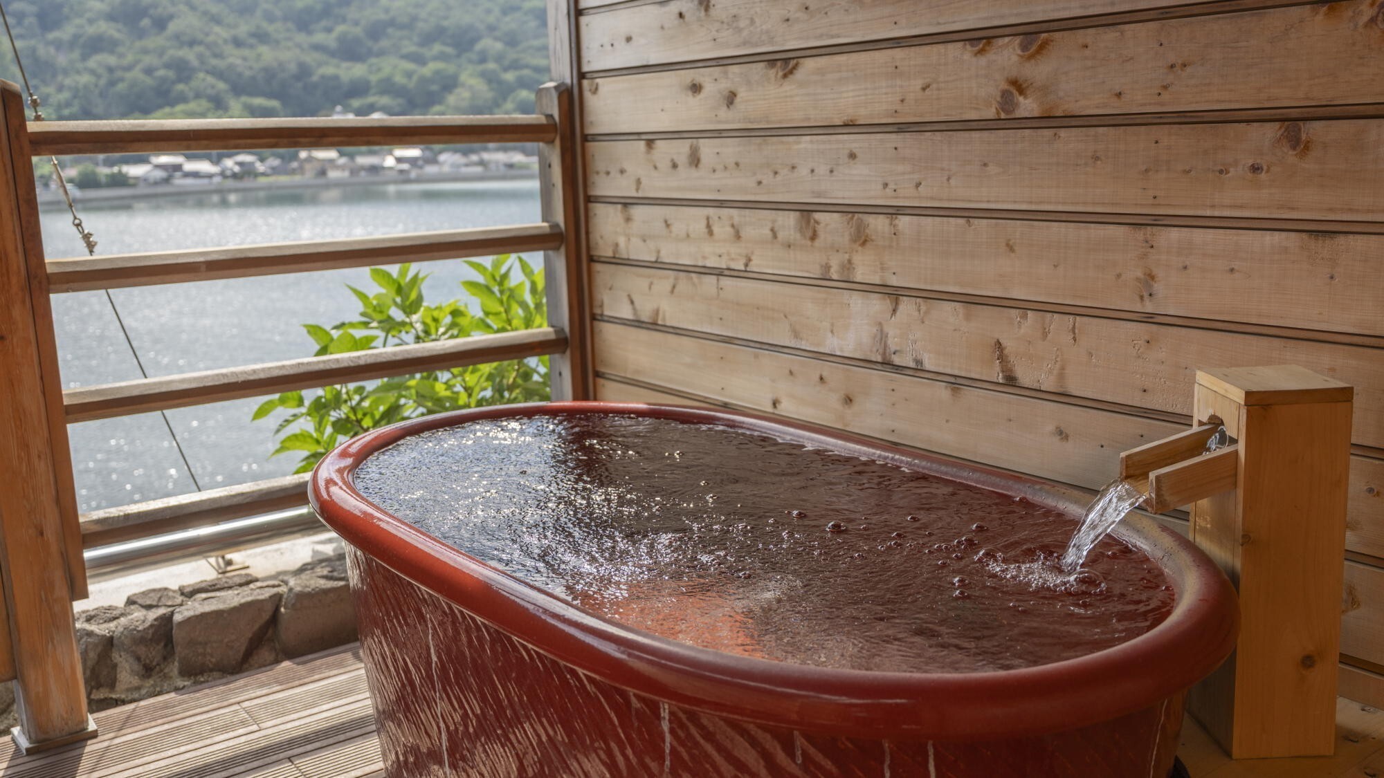 ◆貸切露天風呂（有料）｜4～5名様までご利用いただける貸切の個室露天風呂です。