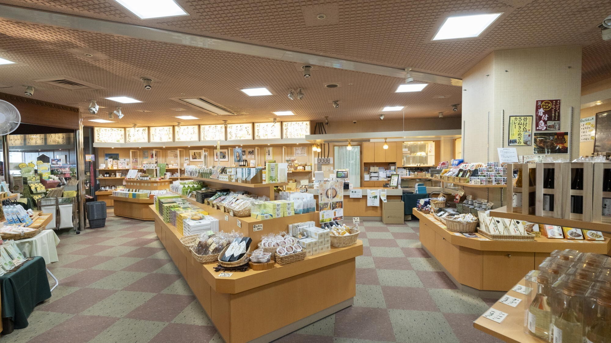 ◆売店ショップ「オリーブ」｜手延べ素麺、佃煮、お醤油など小豆島のお土産を多数とりそろえています。