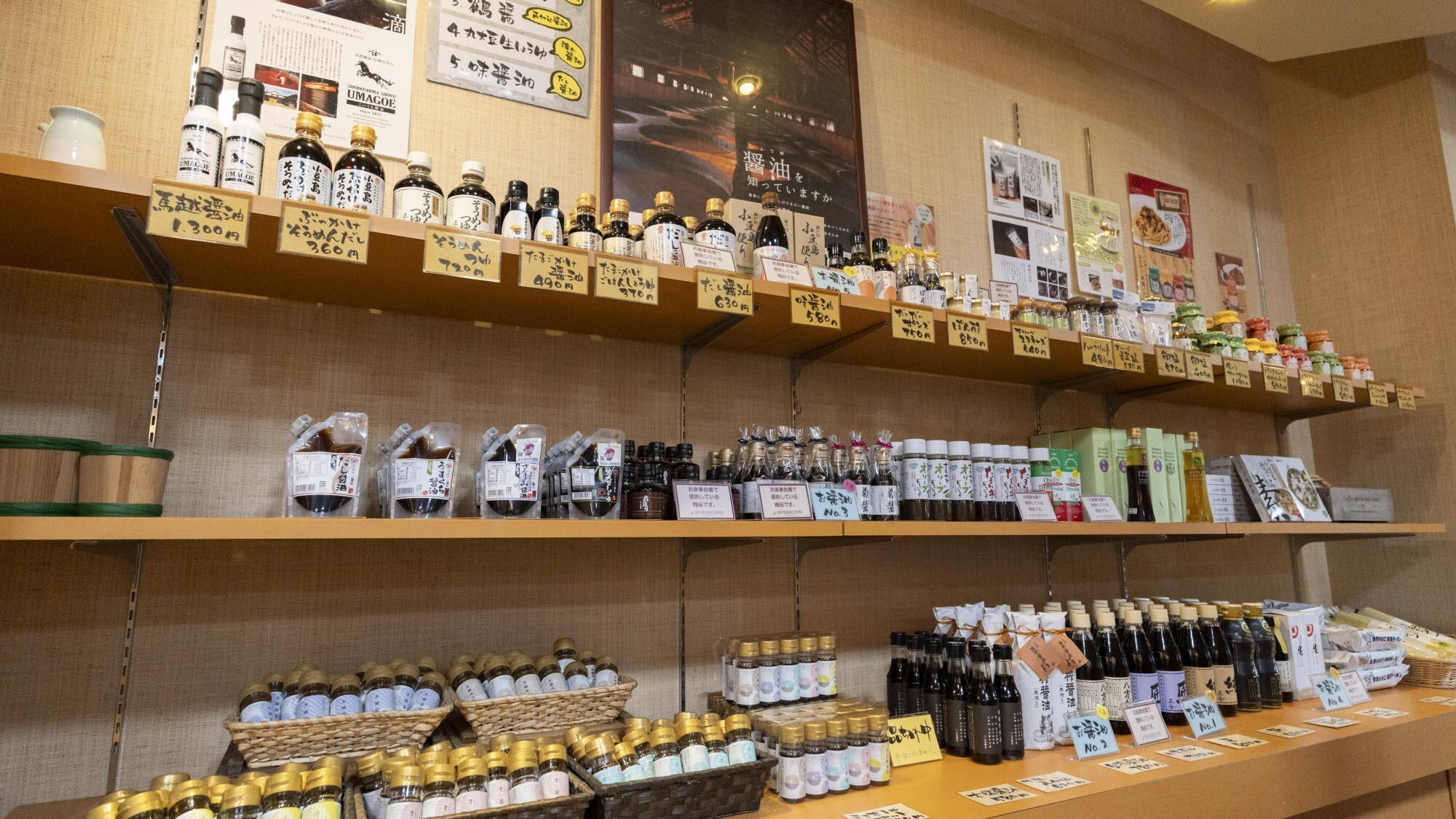 ◆売店ショップ「オリーブ」｜旅の思い出話と一緒に、お気に入りの一品選びをお楽しみください。