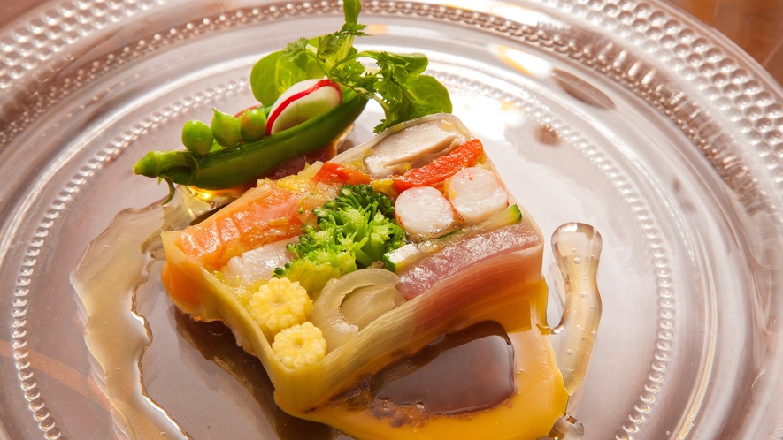 【食事一例】九州各地の海の幸は新鮮なままお料理に