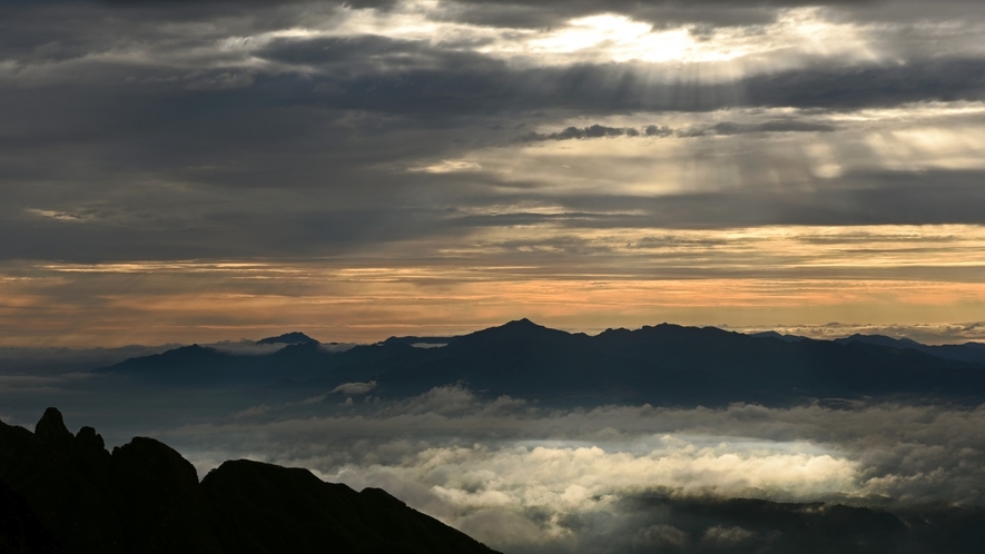 【周辺観光】阿蘇の雲海。神秘的な光景が目の前に広がります。