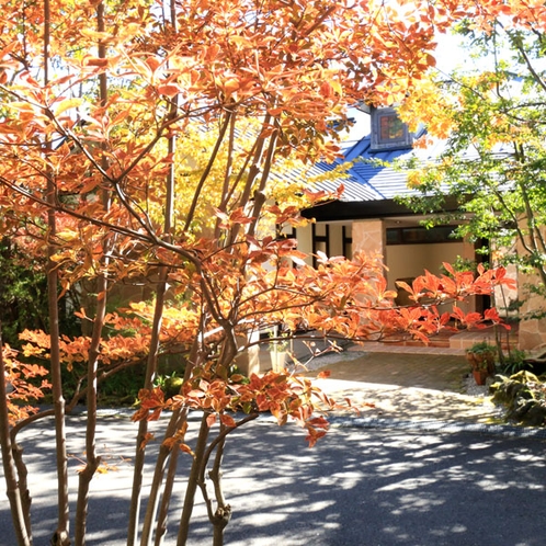 【景色】秋の彩り鮮やかな景色をお愉しみ下さいませ。