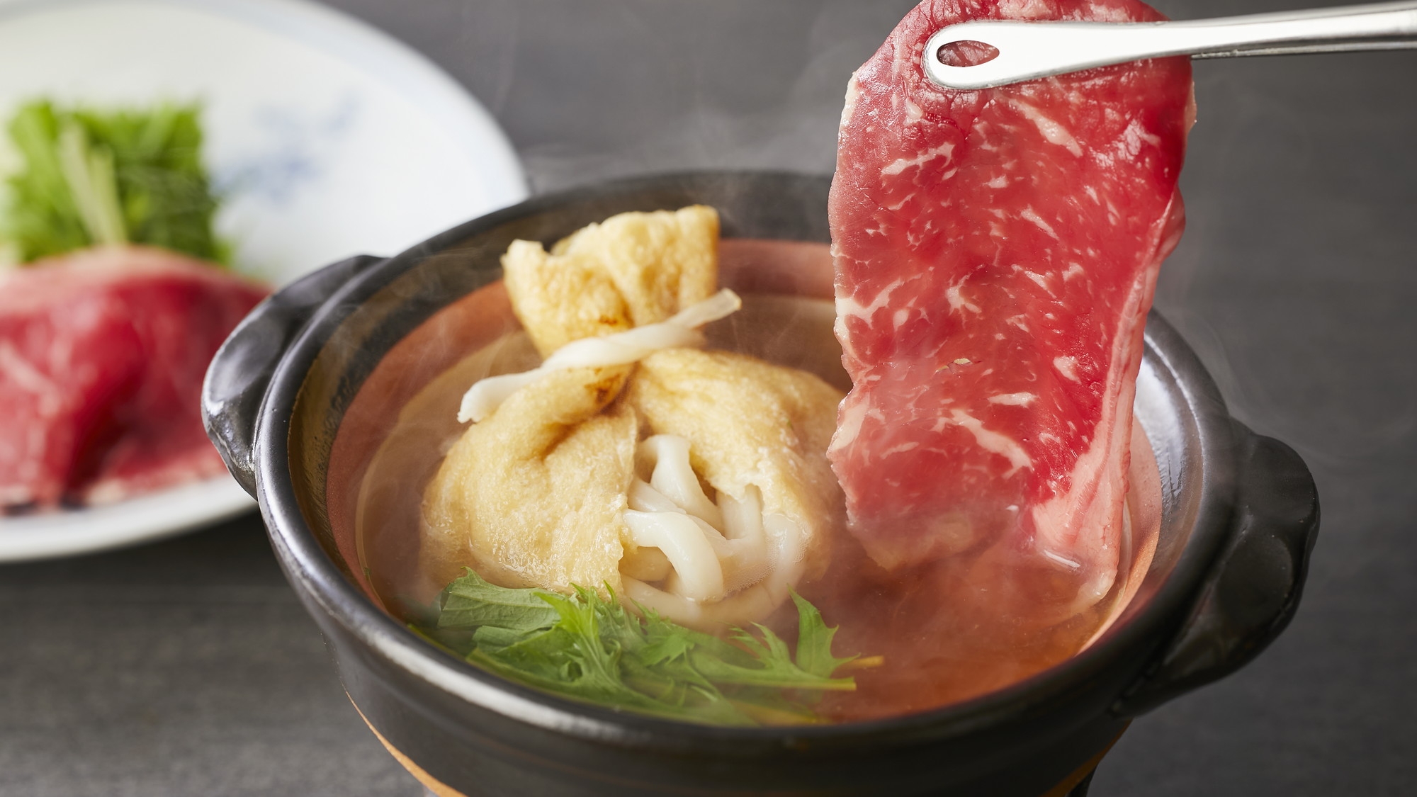 【かに食べ放題／土地の恵み会席】料理長自慢国産牛ロースと鮑の餐宴を楽しむ