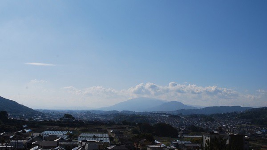 お部屋からの景色　お天気の良い日は金剛山や二上山がご覧いただけます。