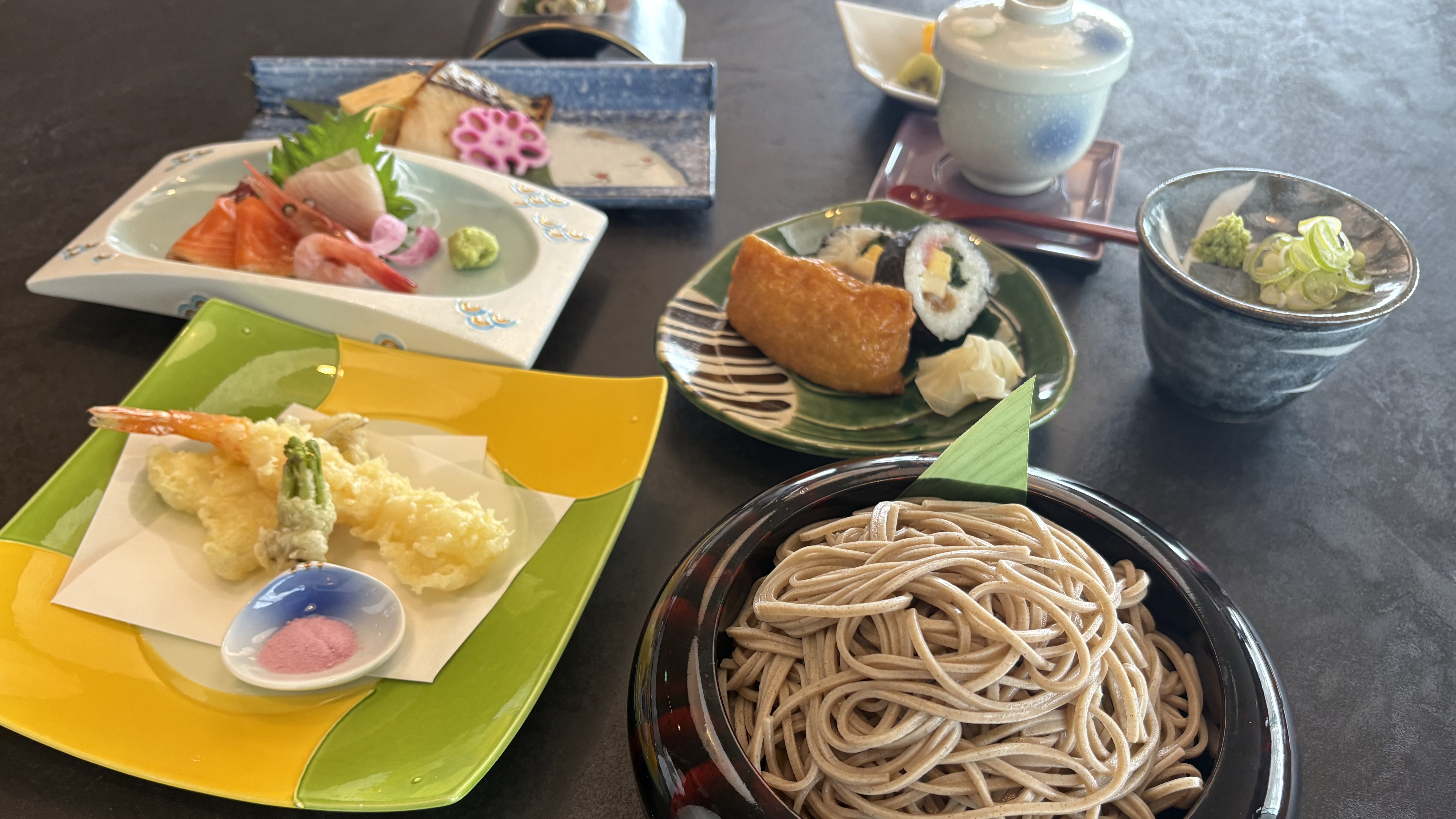【夕食イメージ／手打ちそばが付いたミニ御膳】