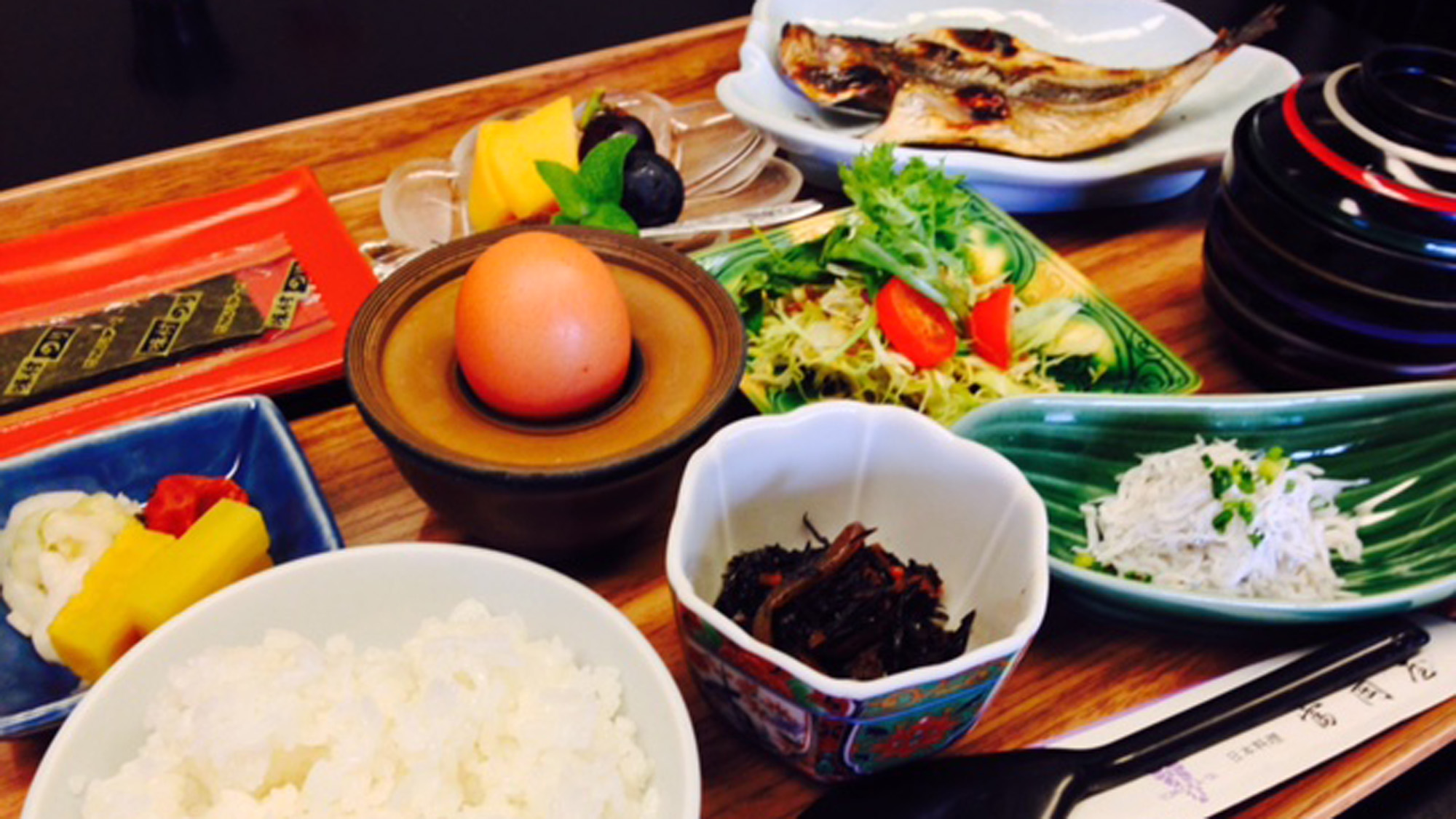 【料理】一日の始まりは、バランスの取れた日替わりのご朝食を提供いたします