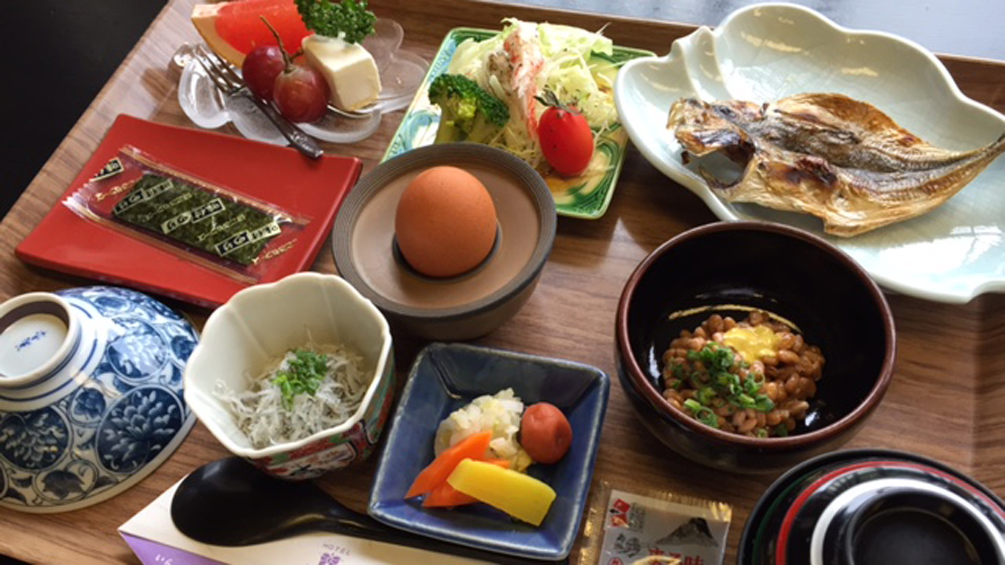 【料理】一日の始まりは、バランスの取れた日替わりのご朝食を提供いたします