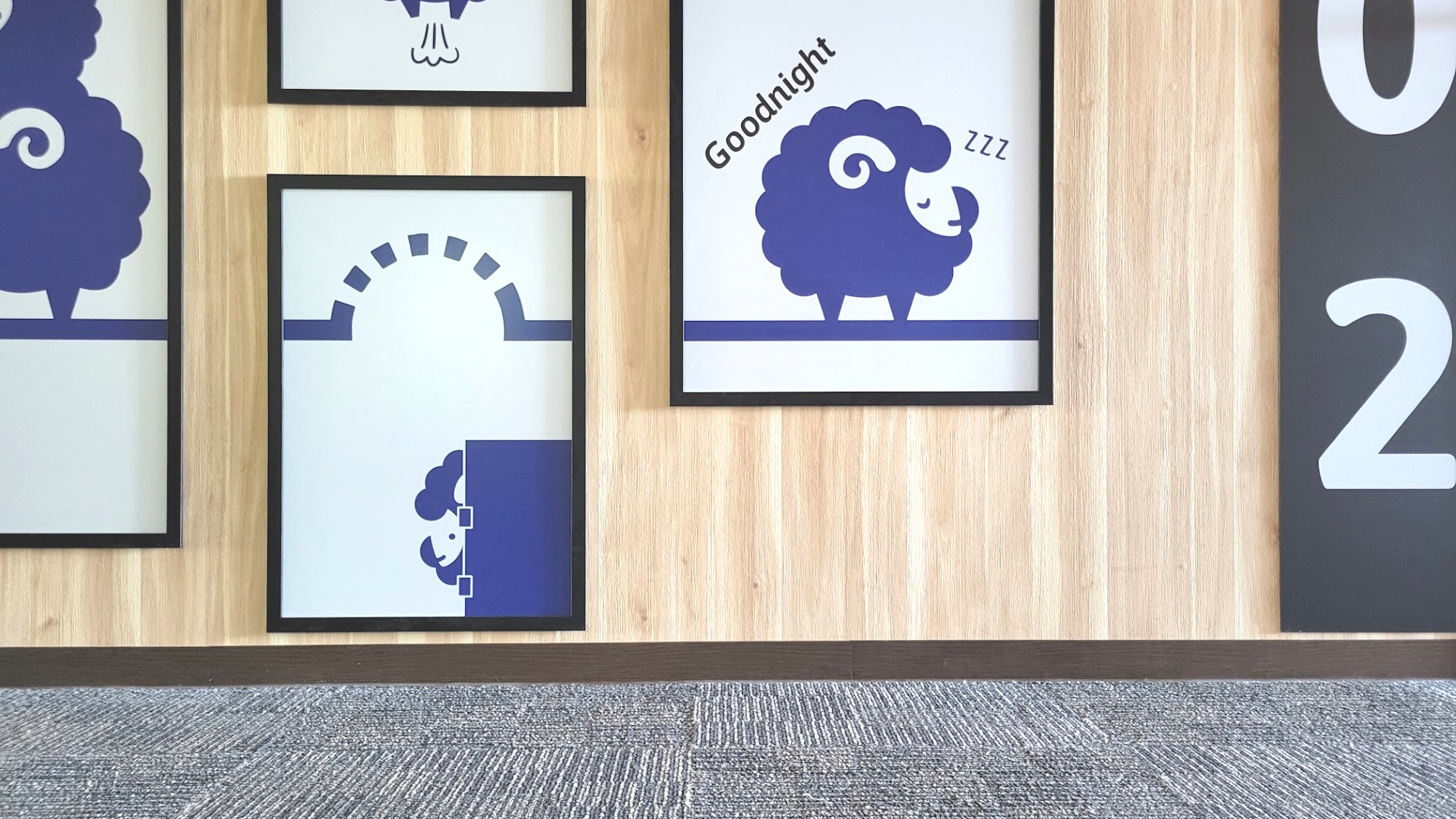 【客室廊下】館内あちこちに羊のキャラクターが！羊さんたちとGood night☆