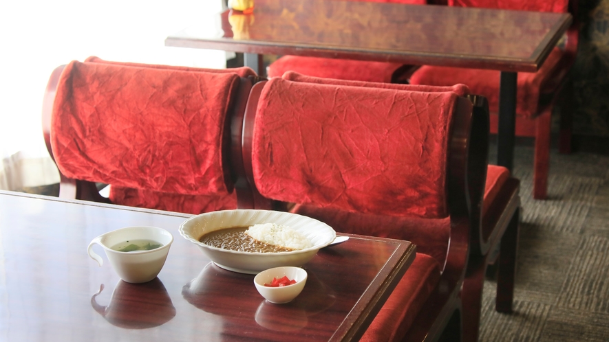 【喫茶スペース】ご朝食はレトロな雰囲気を感じる喫茶スペースで(一例)