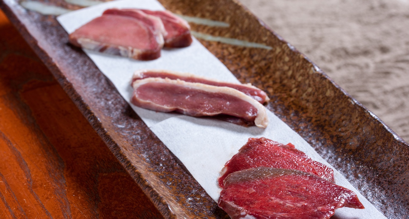 ●ジビエ料理（夕朝食付）●熊・いのしし・うさぎ・鹿・鴨から３種のお肉を食べ比べ［最大22時間滞在］