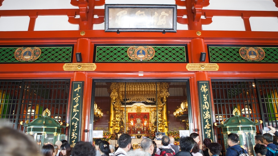 *浅草寺/年間3000万にもの人が訪れる浅草の代表観光スポット