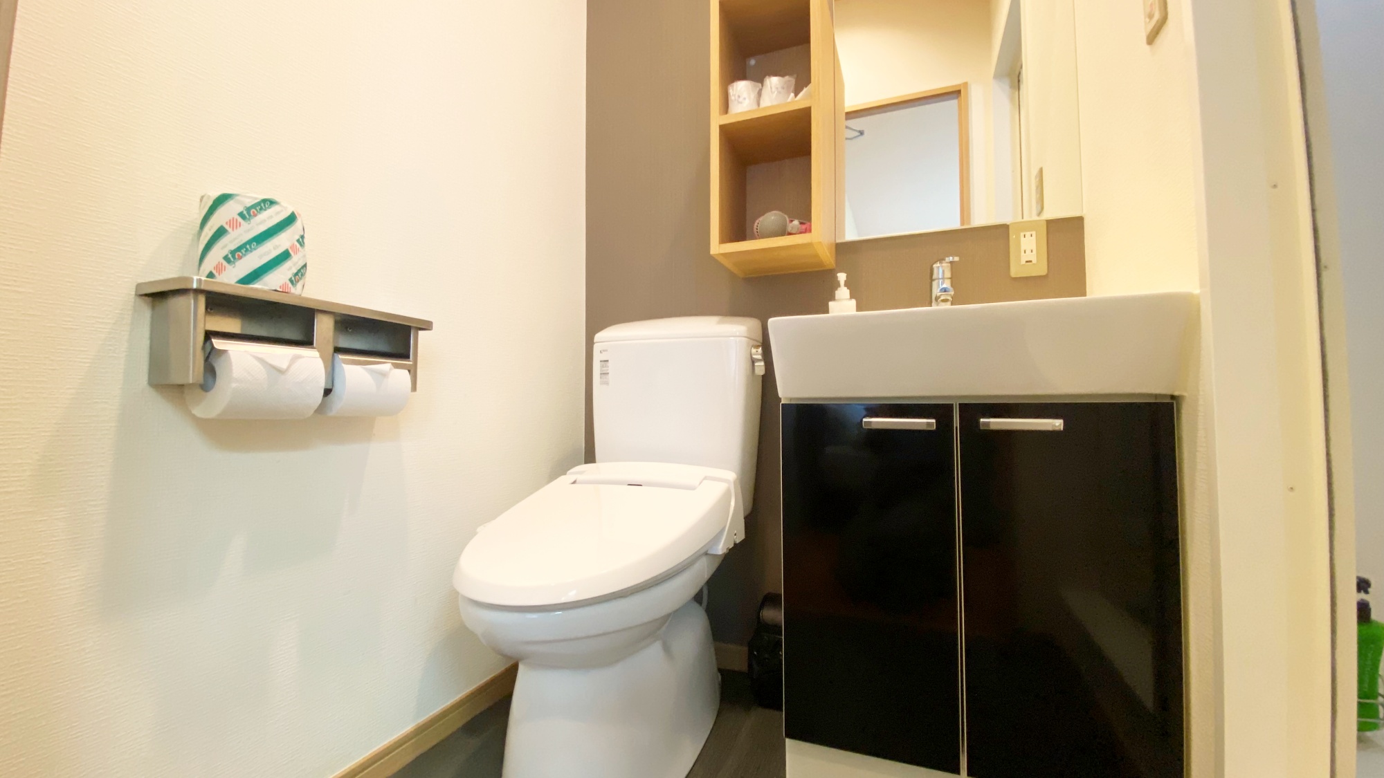 *【洋室ツイン】ゆったりした広さでバストイレ別のため使いやすいです