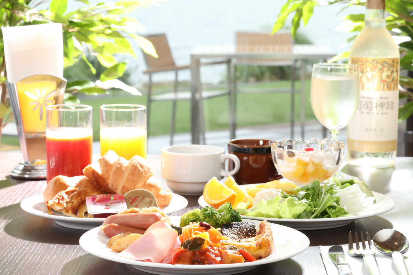 【１泊朝食】湖畔のレストランでバイキング／ビジネスにもお薦めプラン♪