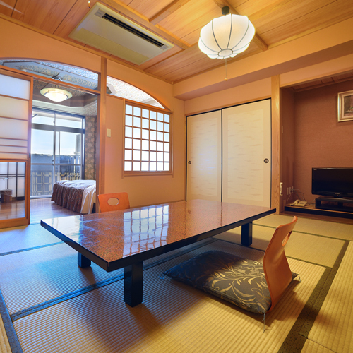 ■Japanese-Western style room with open-air bath (example of guest room)/Enjoy a relaxing time in a room with a Japanese atmosphere.
