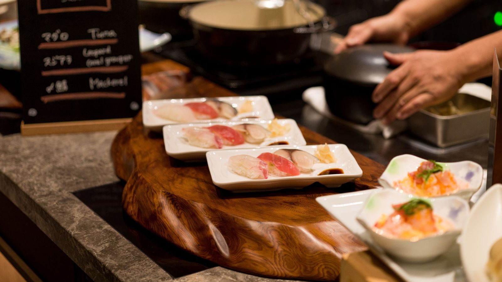 ディナー｜ライブキッチンではシェフが出来たてのお料理を提供いたします。