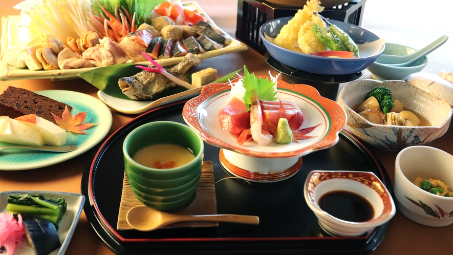 【夕食セットメニュー】見ても楽しいメニューが並びます