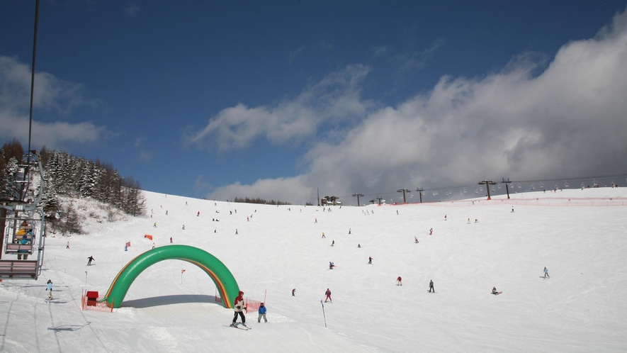 【車山高原SKYPARKスキー場】スキーシーズンは多くのお客様がいらっしゃいます