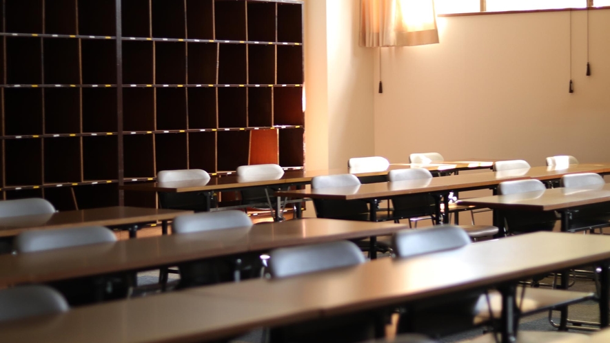 【施設】40人収容の教室8室あります。研修や吹奏楽のパート練習に