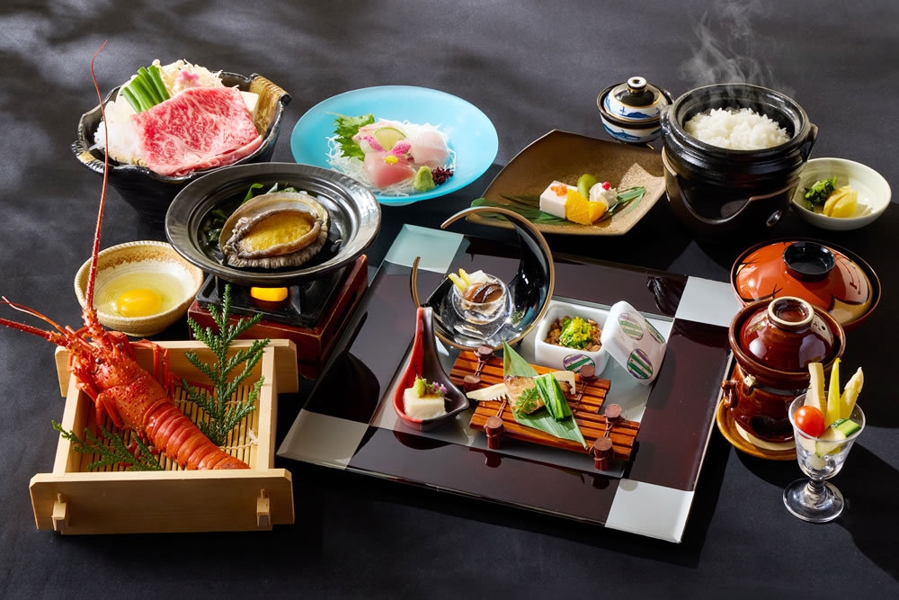 【当館最高客室】特別室にステイ　高級三大味覚　名物伊勢海老蒸し・アワビ陶板焼き・松阪牛を堪能