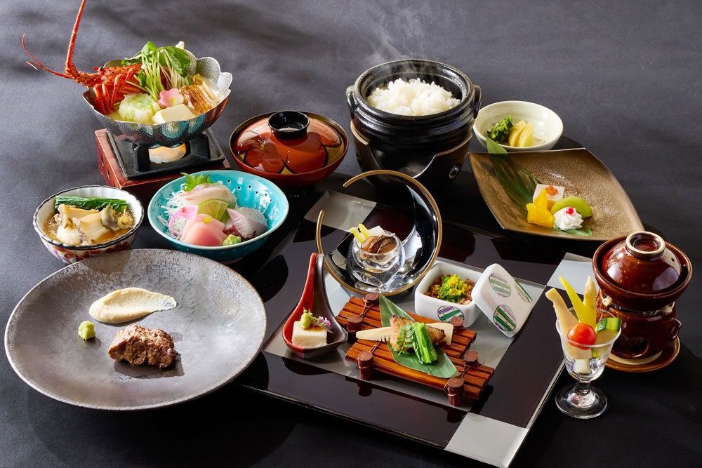 【二種の伊勢海老料理×鮑×松阪牛】が織りなす　海と大地の特選プラン全11品「月珠（つきだま）コース」