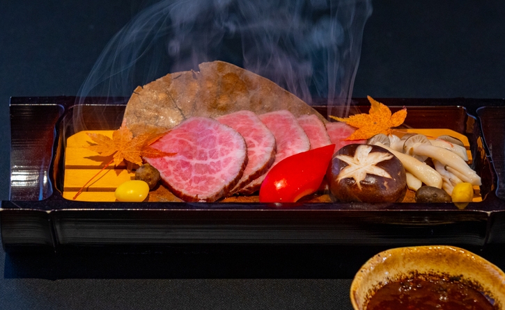 【ワンランク上のニュー浜島】当館名物「伊勢エビ温泉蒸し」を丸ごと堪能！さらに松阪牛もついて大満足◆