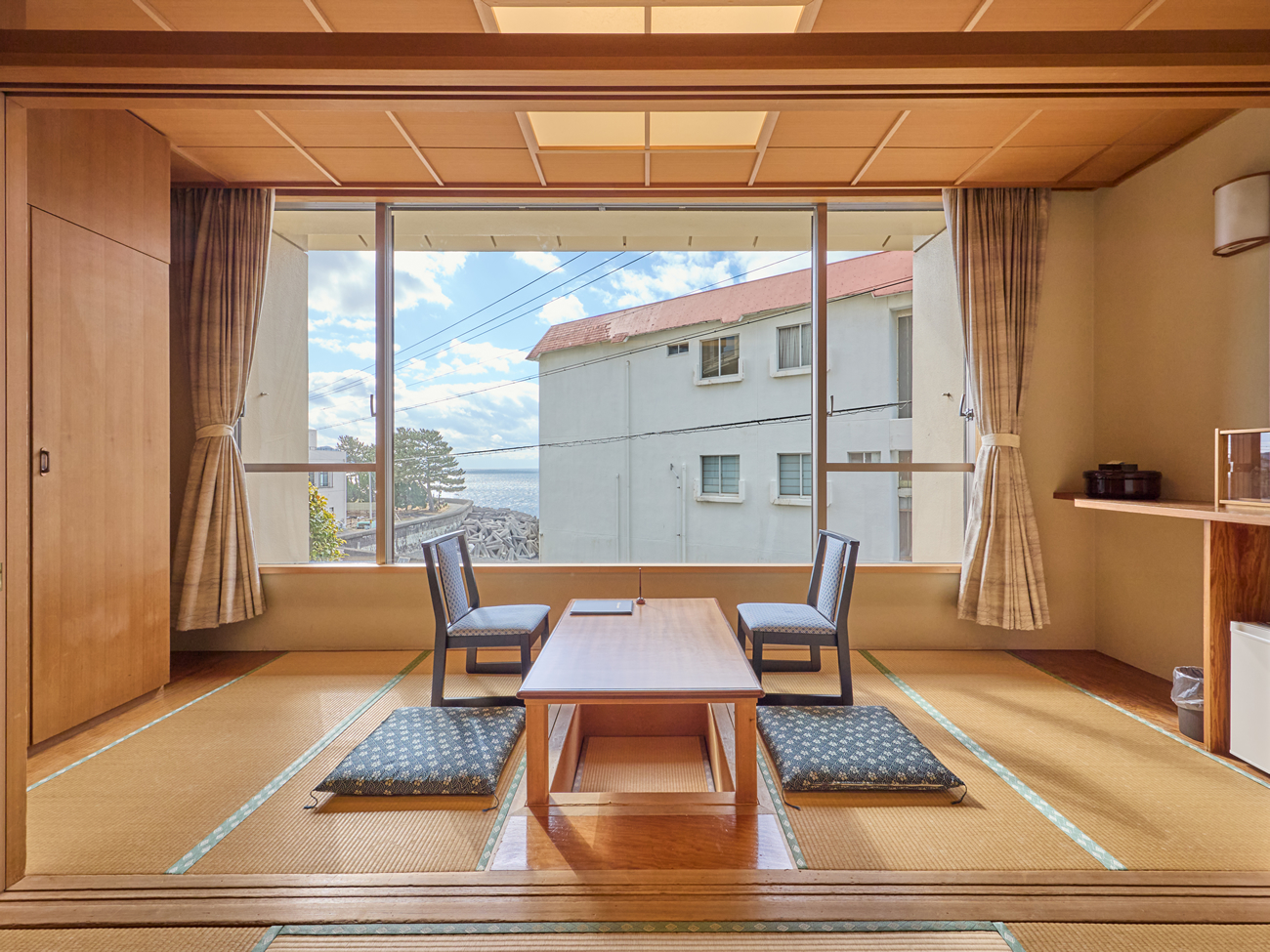 和室12.5畳角部屋（低層階）