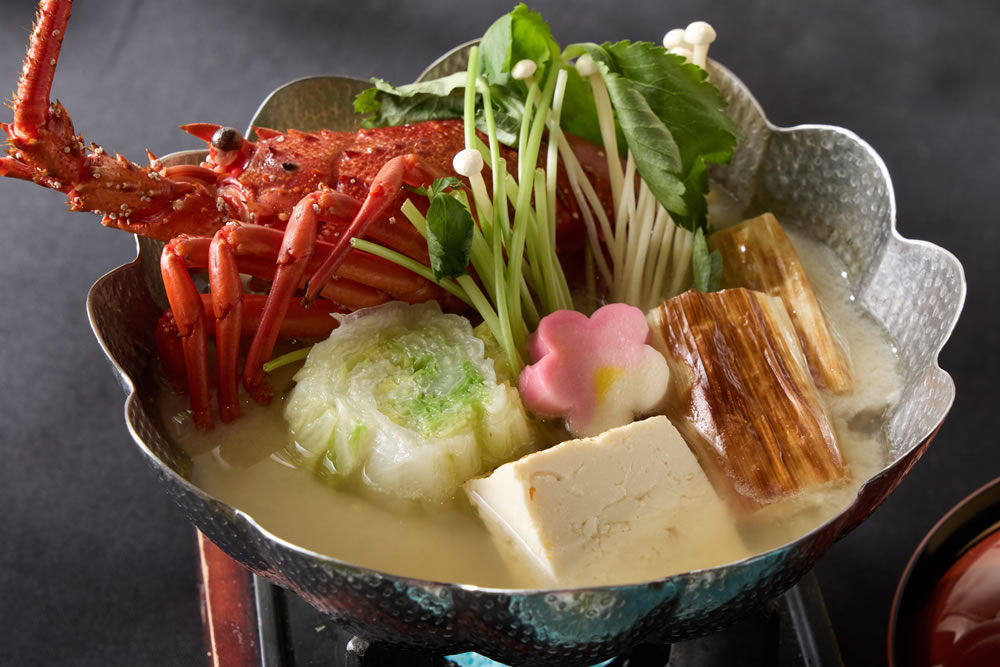 伊勢海老の焼香る白鍋（おひとり様伊勢海老半身）