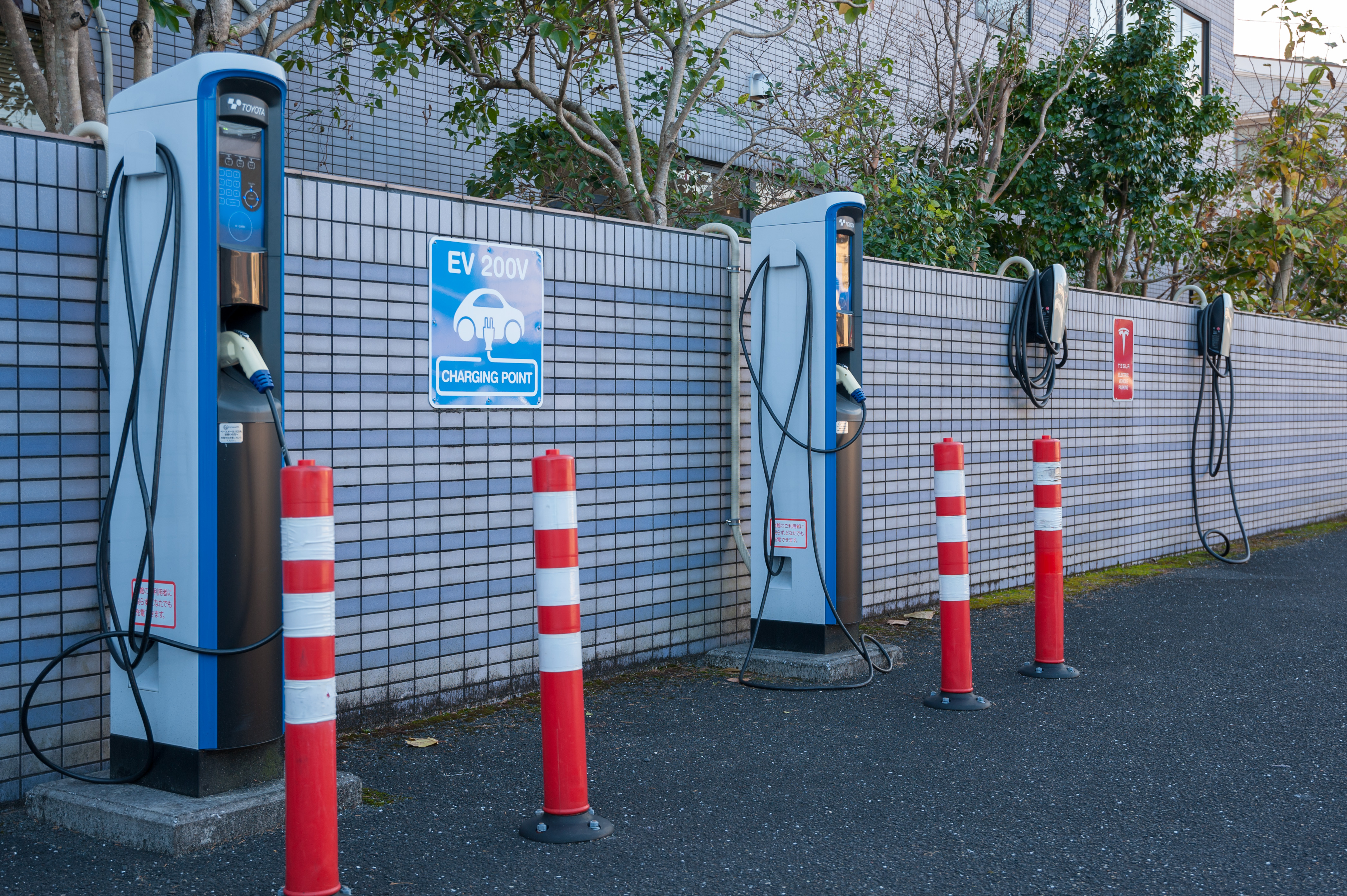 電気自動車充電スタンド