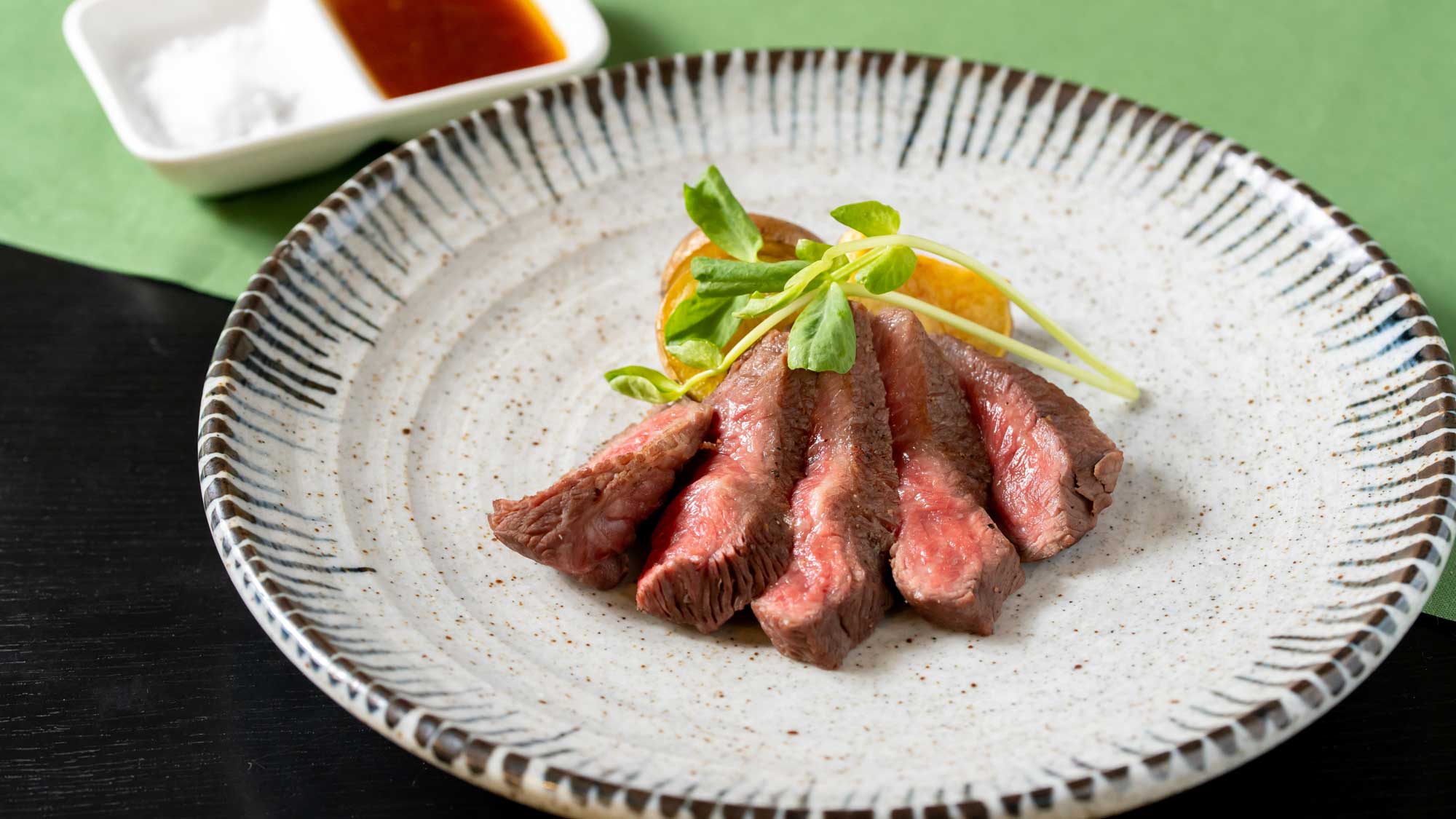 夏期間：6月～8月　肉料理｜和牛ロースト
