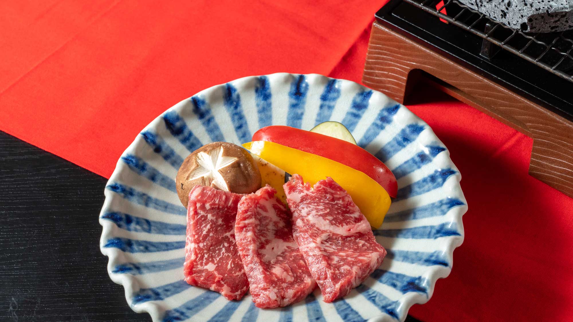 秋期間：9月～11月　焜炉｜名物　国産牛サーロインの溶岩焼き