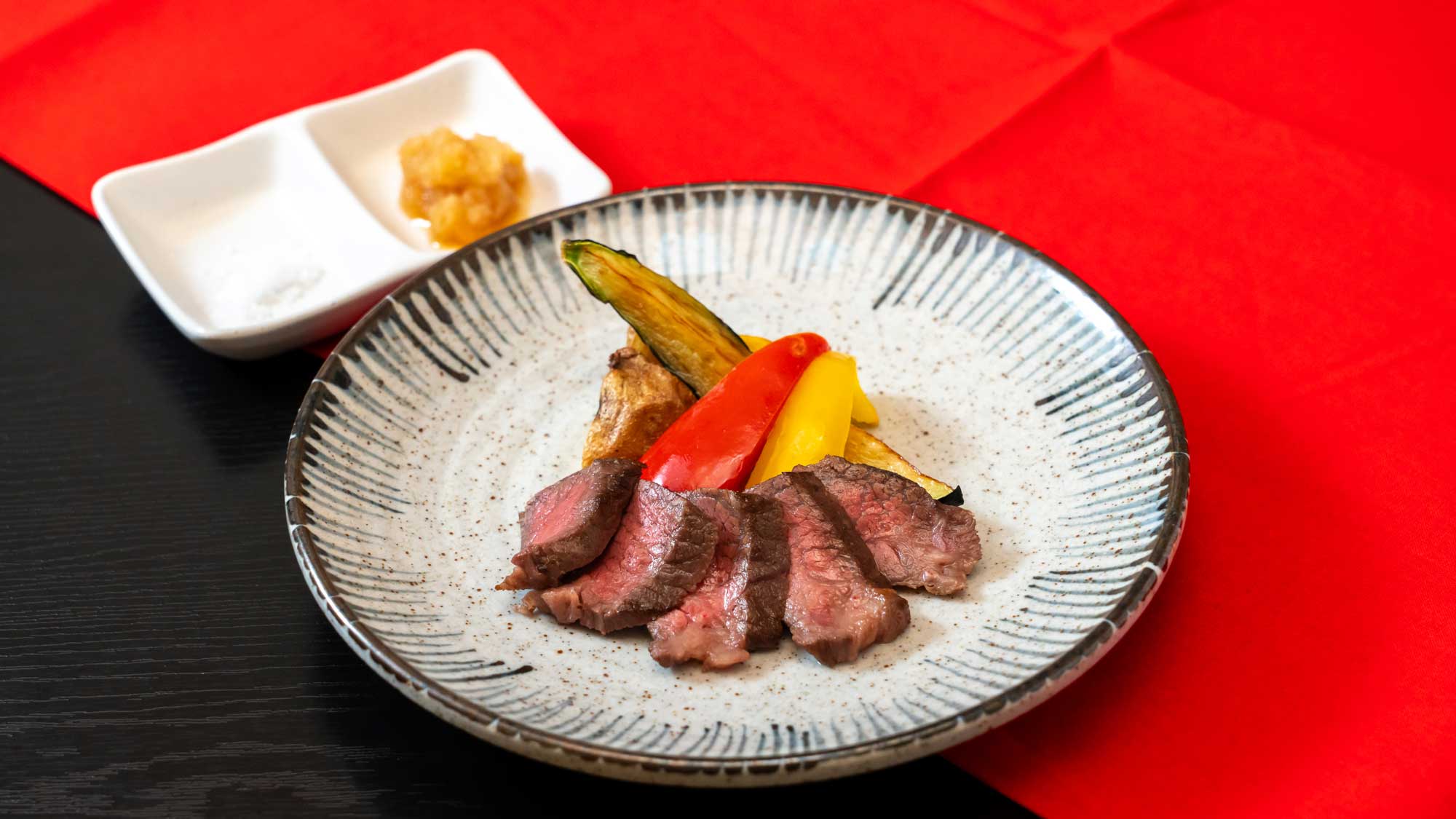 秋期間：9月～11月　肉料理｜和牛もも肉のロースト