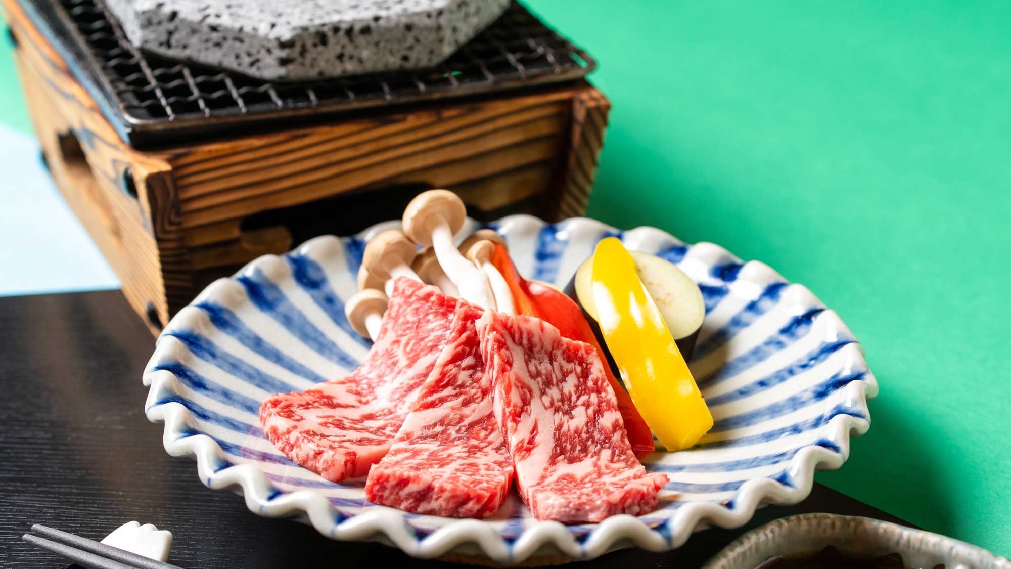 夏期間：6月～8月　焜炉｜名物　富士山溶岩石焼き