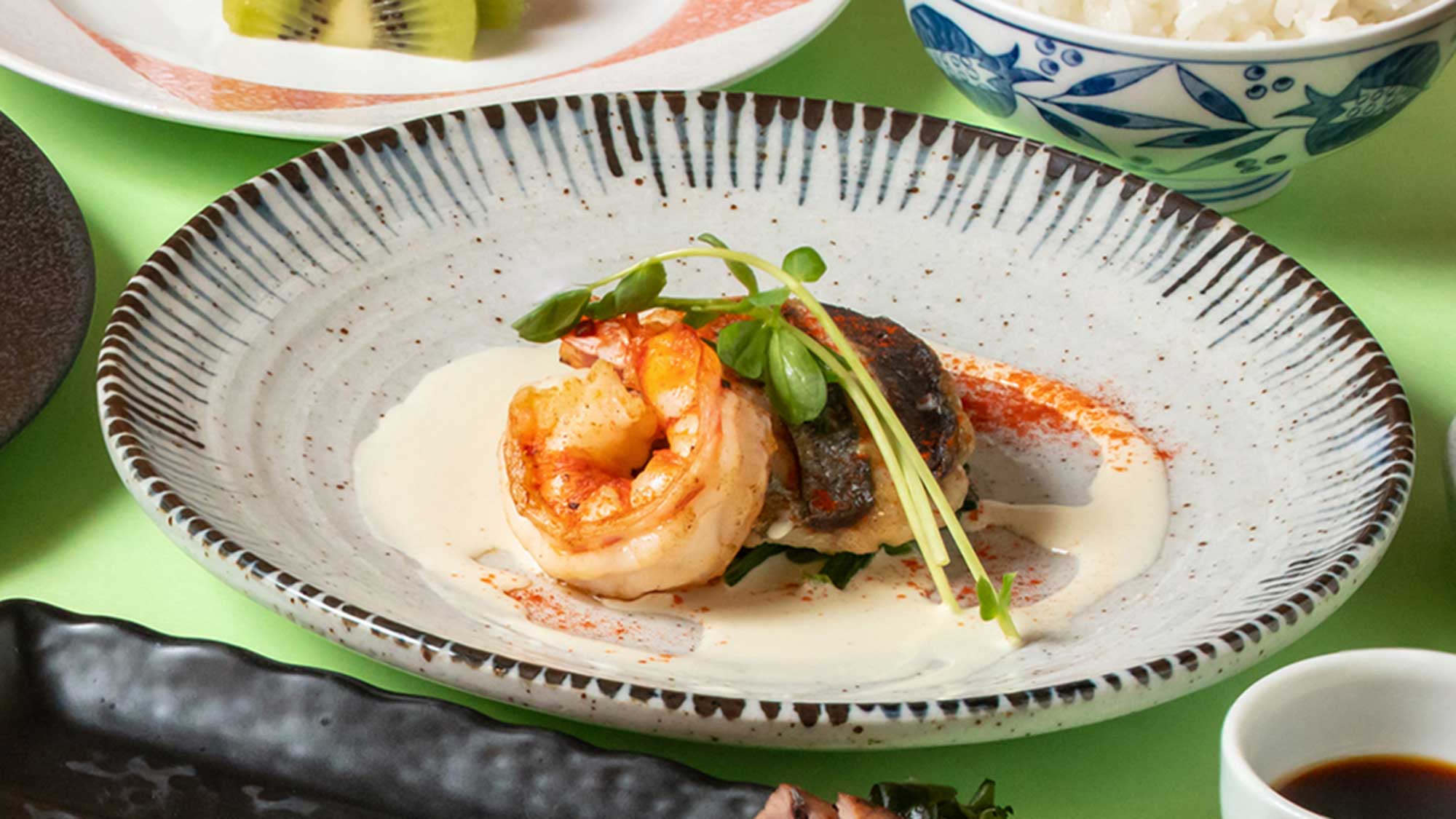 春期間：3月～5月　魚料理｜鰆のポワレと車海老のグリル 白味噌ソース