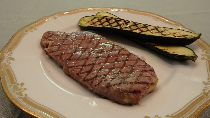肉料理一例／サーロインステーキ