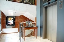 各客室へのエレベーター／Lift lobby