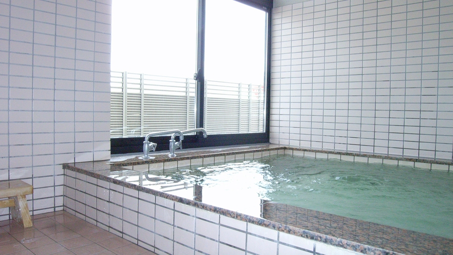 *【お風呂一例】窓の外の海に映える朝日を眺めながら入浴できます♪