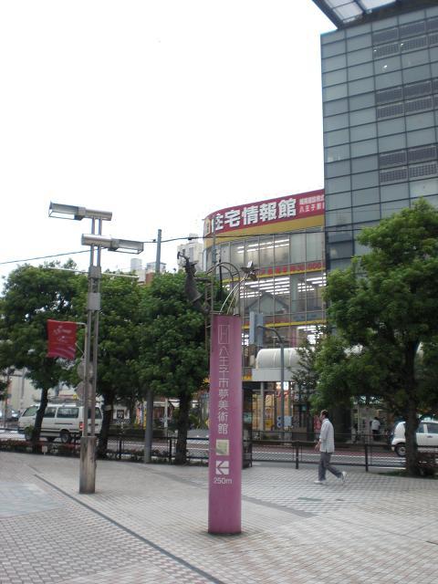 Yokamachi intersection, "Jutakujohokan"
