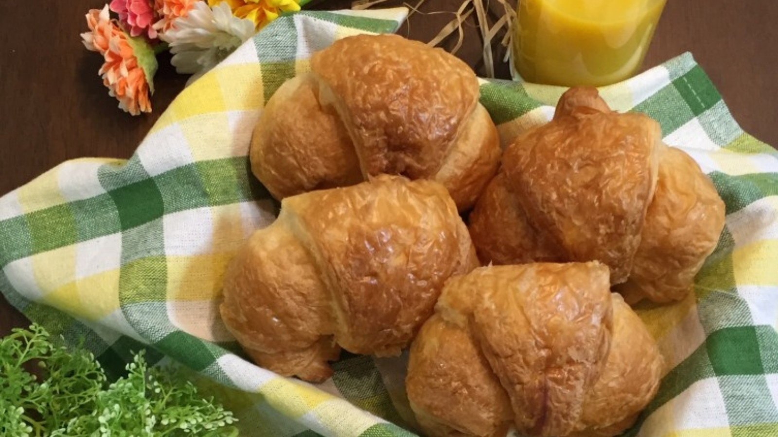 パン・スープ・ドリンクの朝食を、ささやかですが無料でサービスしております。