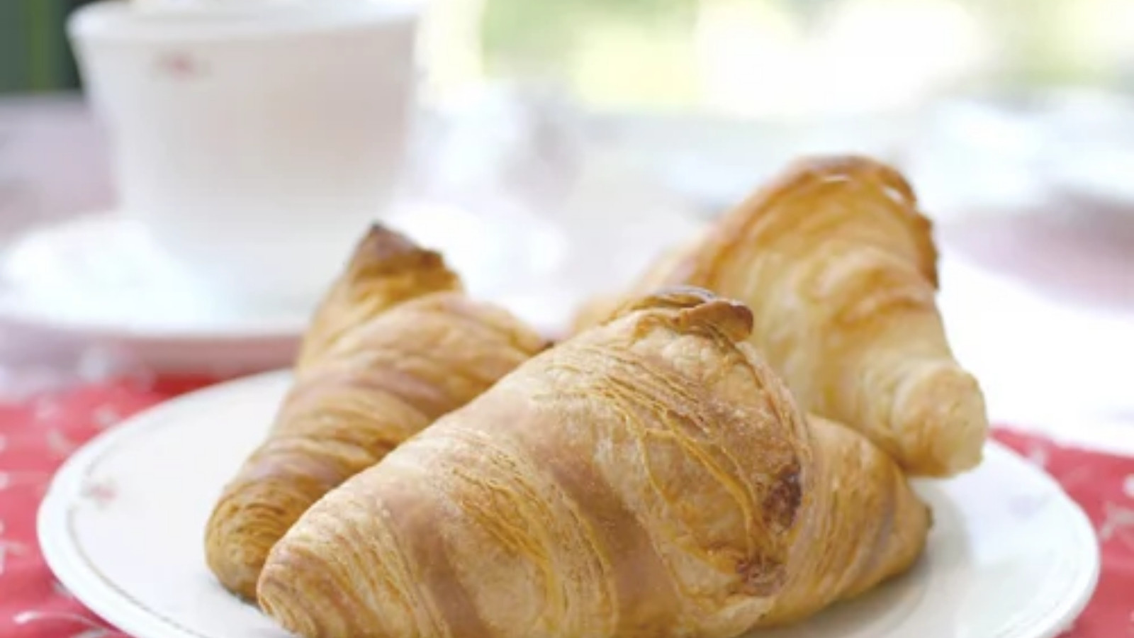 パン・スープ・ドリンクの朝食を、ささやかですが無料でサービスしております。