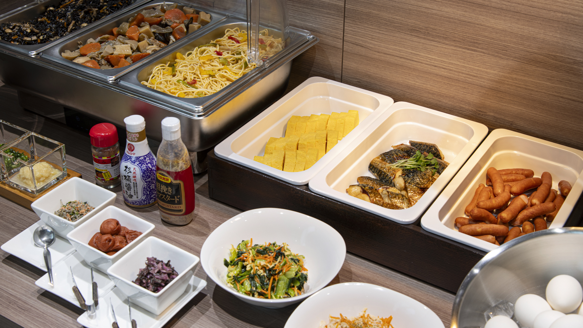 【朝食】和食ビュッフェ（一例）健康的な朝ごはんをどうぞ。ドリンクバーもあります。