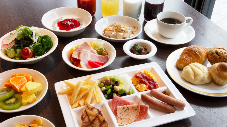 新しい生活様式に対応した和洋朝食ブッフェ、洋食の一例
