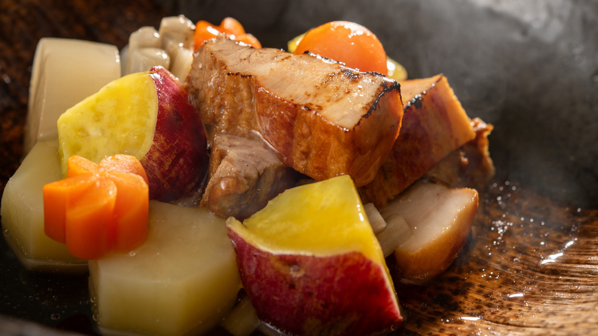 【冬メニュー】豚肉の柔らか煮と根野菜の炊き合わせ