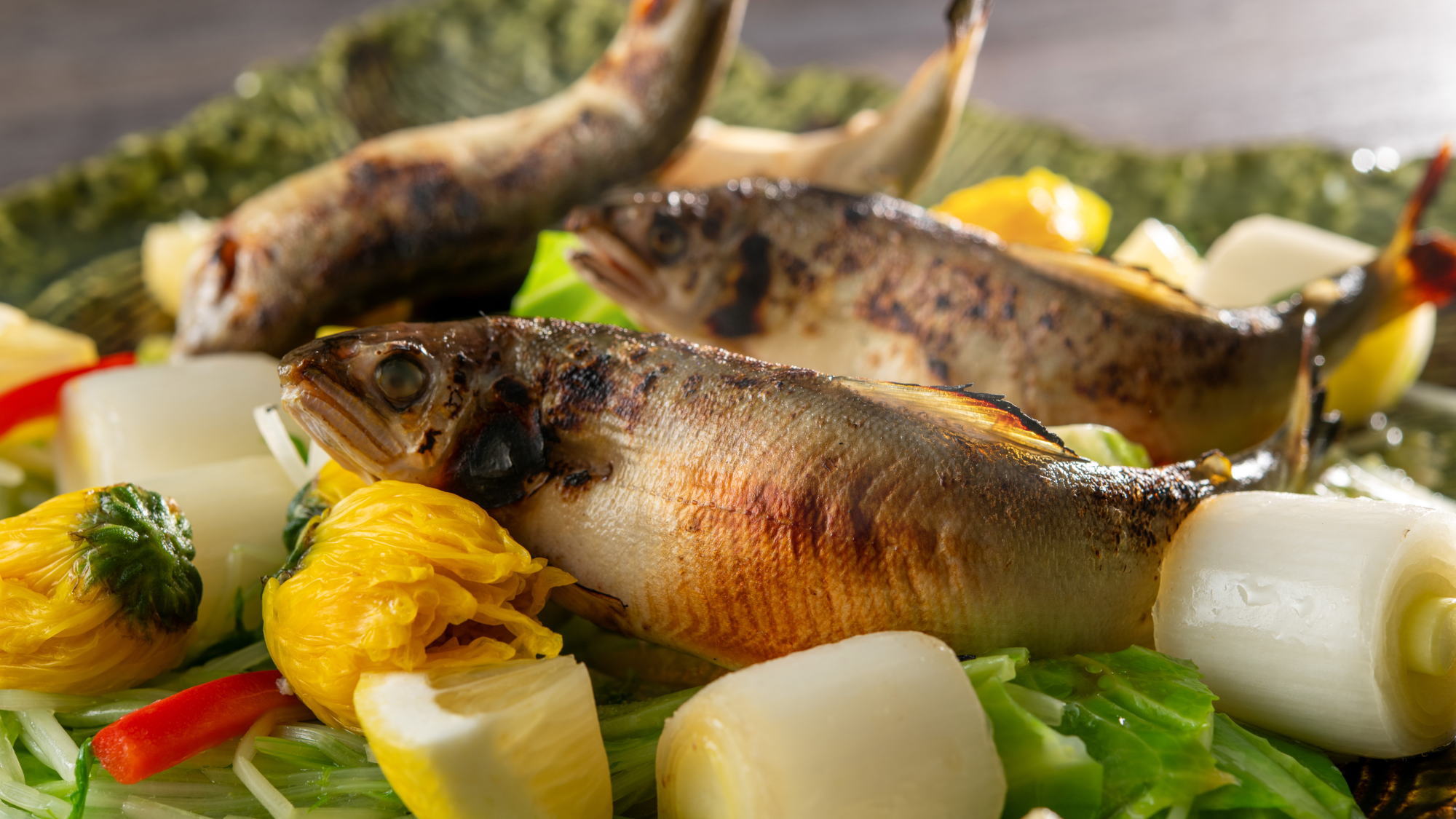 【夏メニュー】鮎の塩魚汁焼きとゆで野菜の色取り