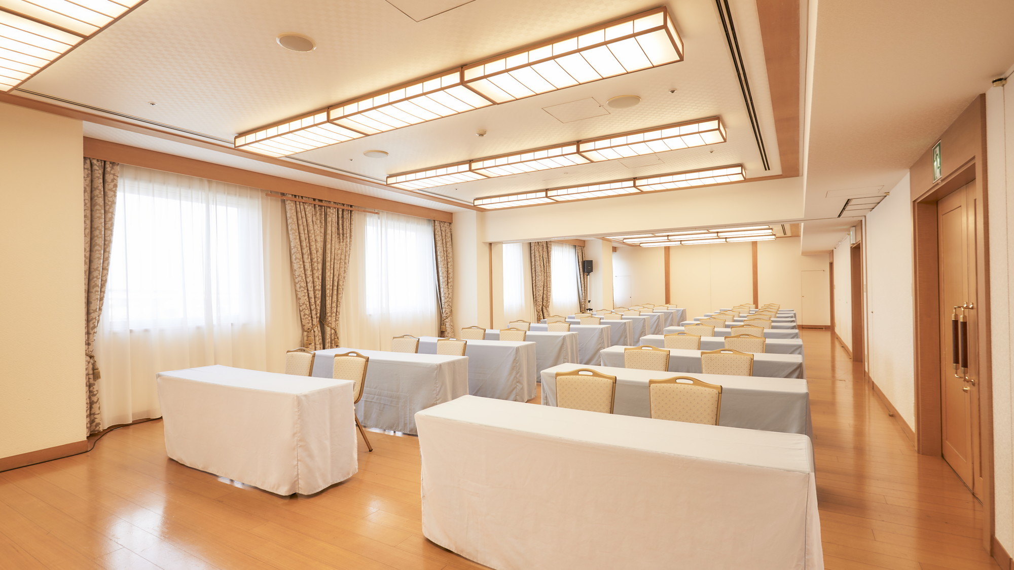 ◆珊瑚＋真珠　会議やお披露目の場でご利用くださいませ。