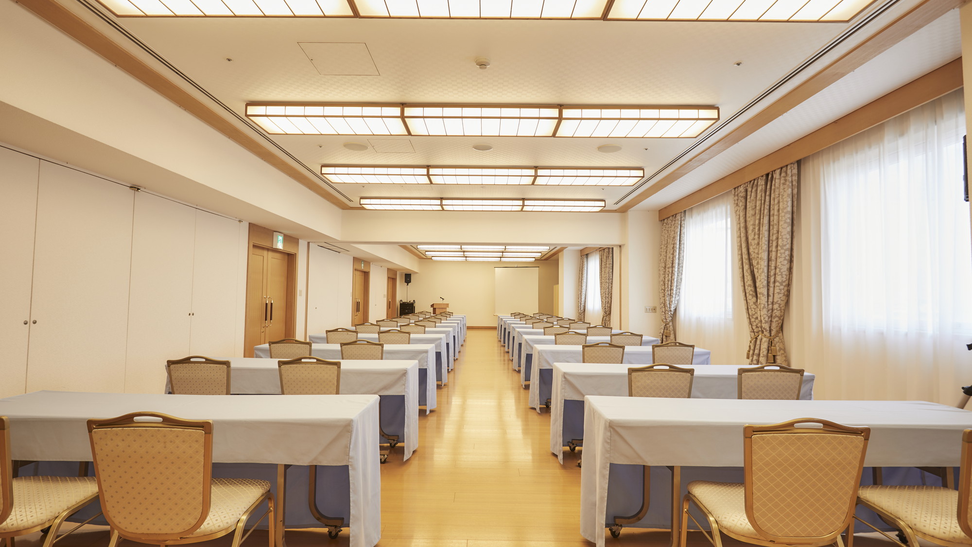 ◆珊瑚＋真珠　会議やお披露目の場でご利用くださいませ。